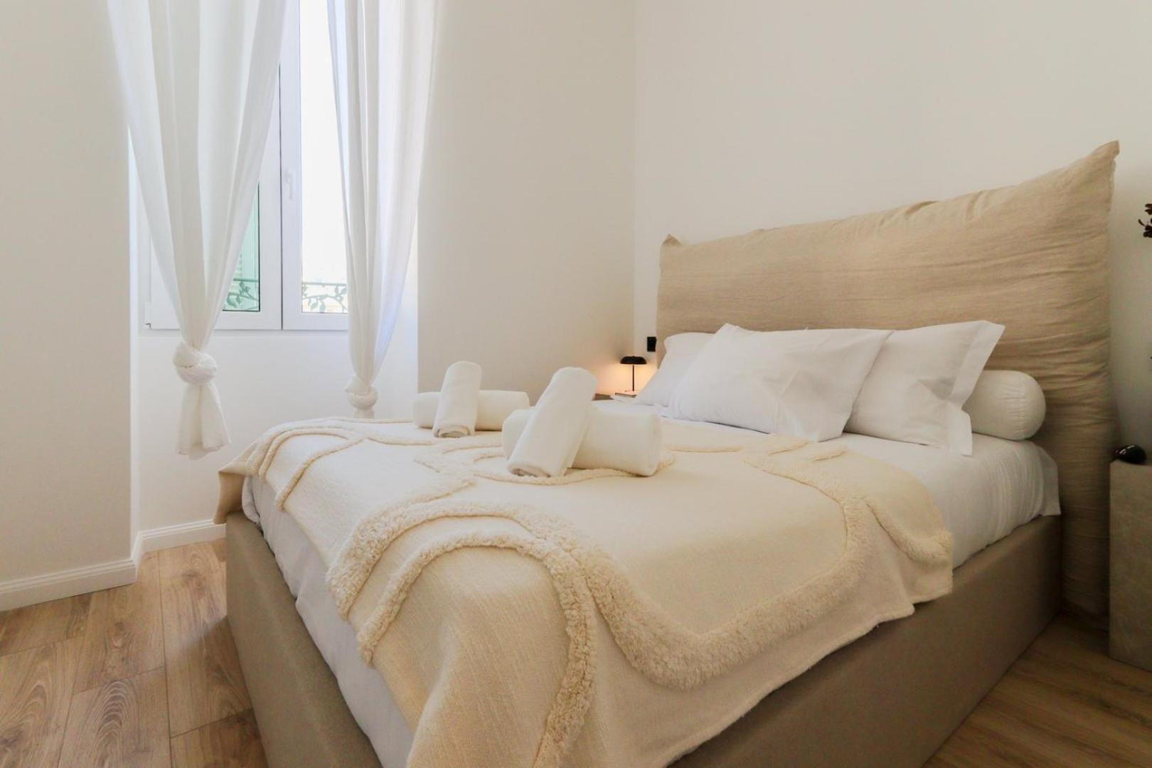 Fancy 3br Duplex Near Port & Old Town | By Airnest