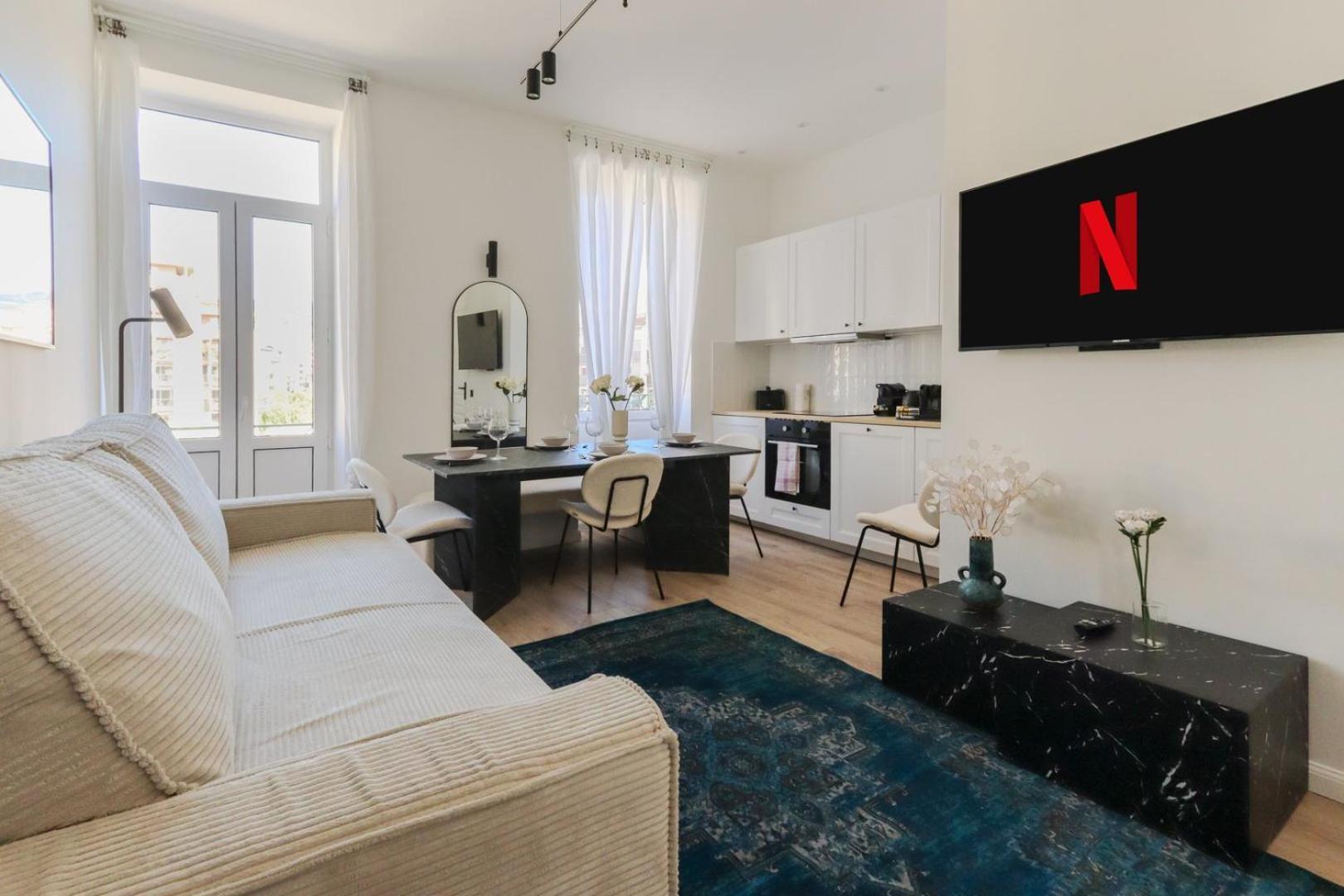 Fancy 3br Duplex Near Port & Old Town | By Airnest Appartamento *